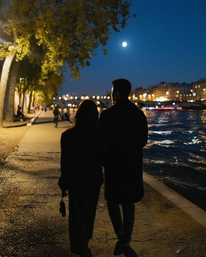 老年人，不配有爱情？不认可
……
今天，看到了一个电话访谈节目，主持人话里话外充