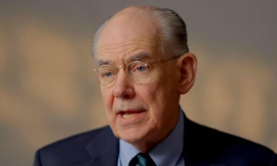 英国学者坦言：美国之所以一直针对中国，是因为中国犯了一个大错。一个建国才二三百年