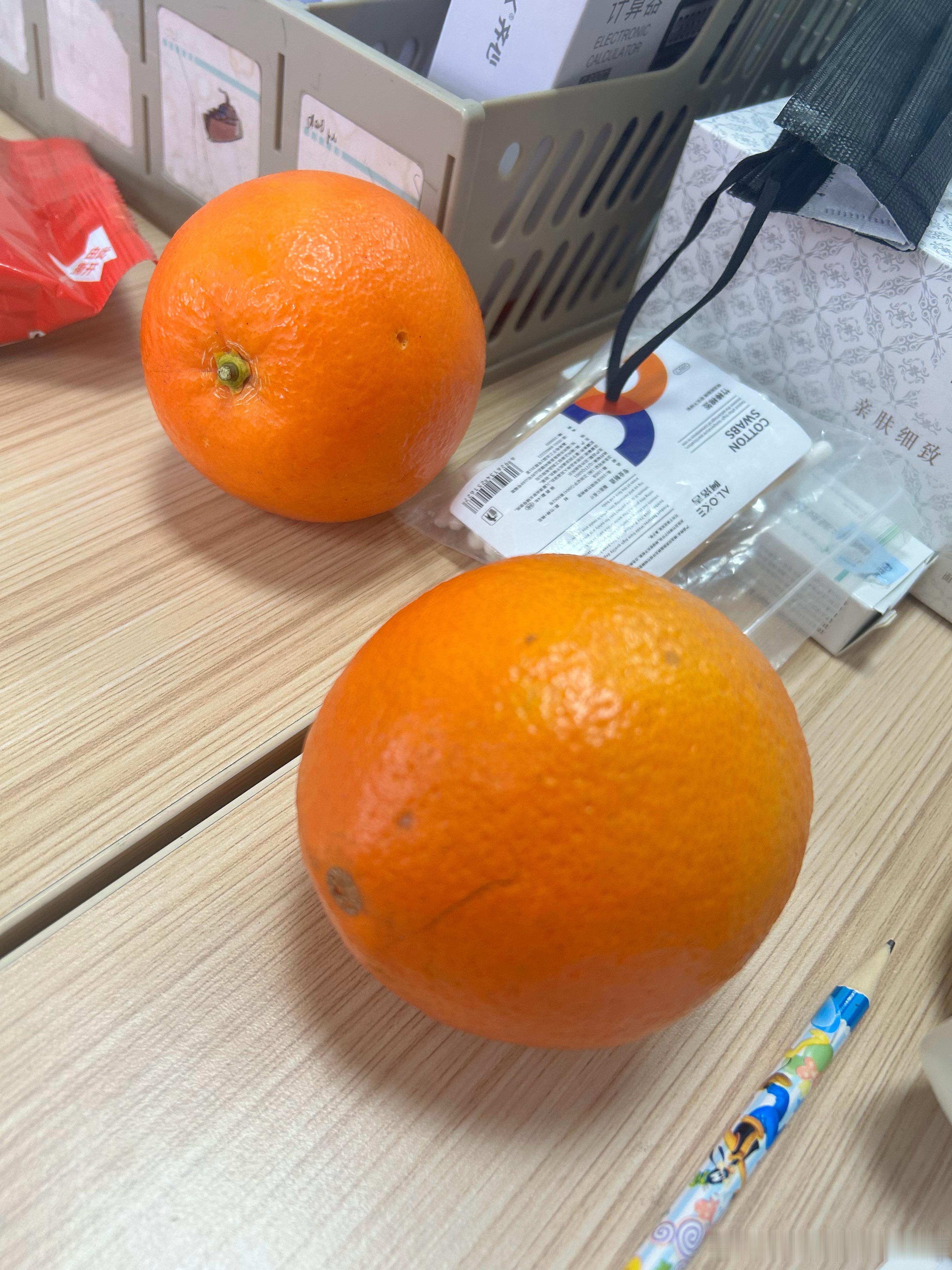 午饭吃了很多这会又开始了，橙子🍊食堂带来就忘记了[允悲] 