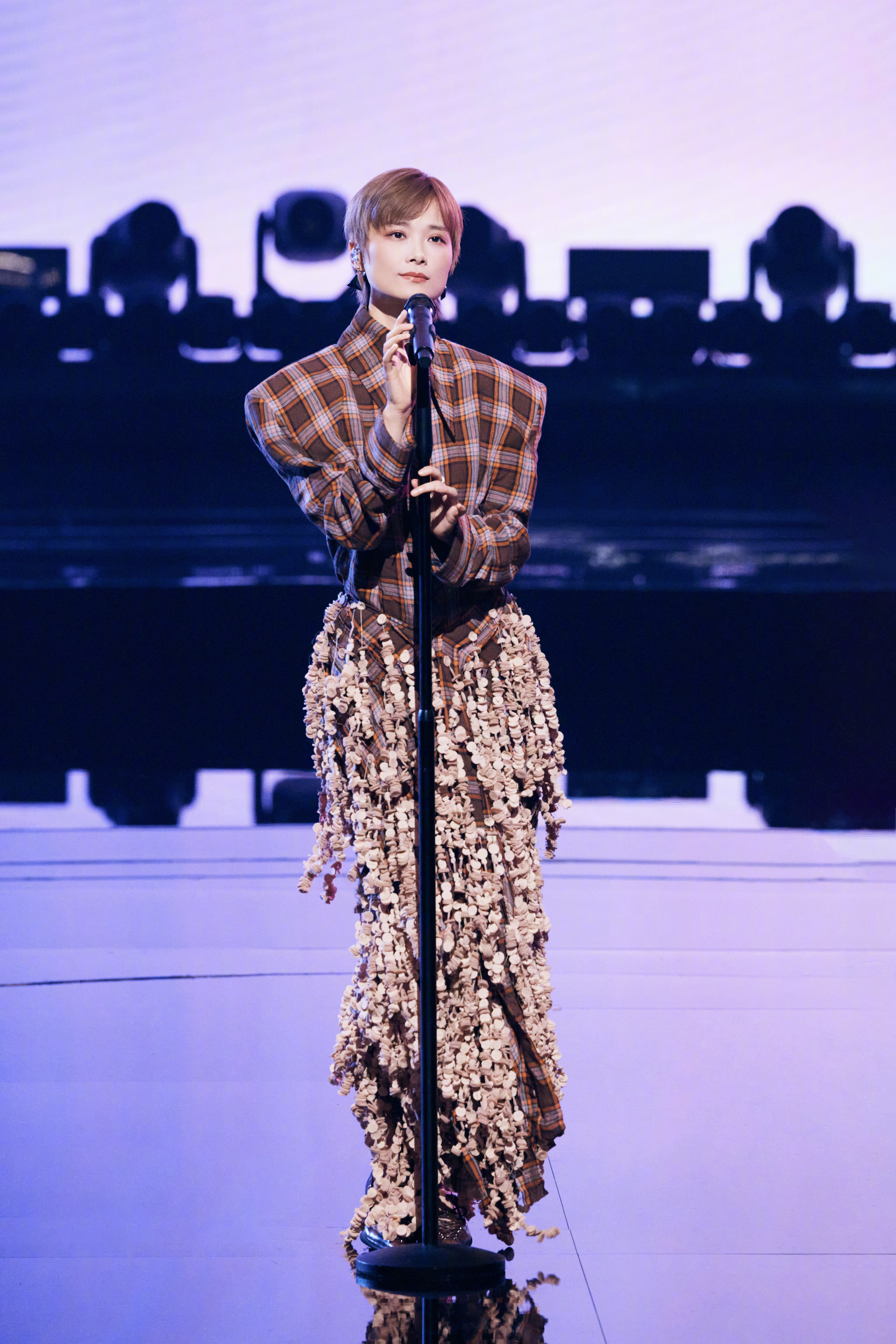 李宇春武汉演唱会李宇春时隔14年武汉开演唱会💫从青涩唱响到从容开唱，时光淬炼唱