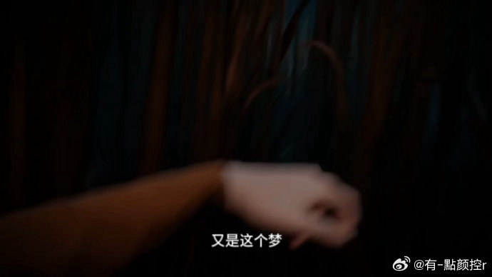 国漫来给悬疑片上强度了 《我有一座冒险屋》海报上的细节我已经来回看了好几遍！《纸