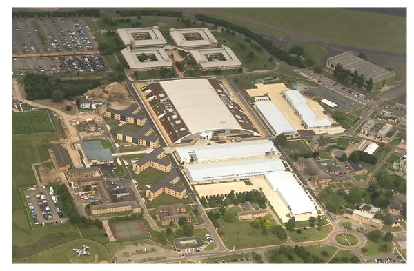 烽火问鼎计划每天认识一件兵器 据英国媒体报道，英国境内发生了一起大胆的盗窃案，不