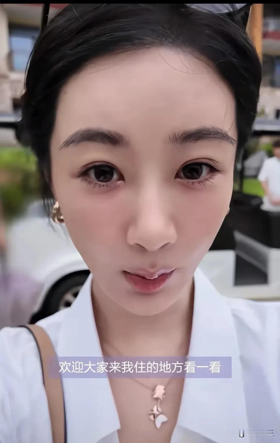 杨紫，晒三亚独院别墅！

10月10日，杨紫晒出一组三亚度假日常，直接邀请网友“