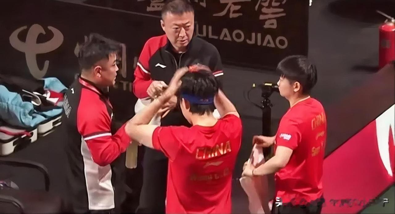 看看人家中国乒乓球这配置，就问你中国足球，羡慕不羡慕吧？
     世界级的教练