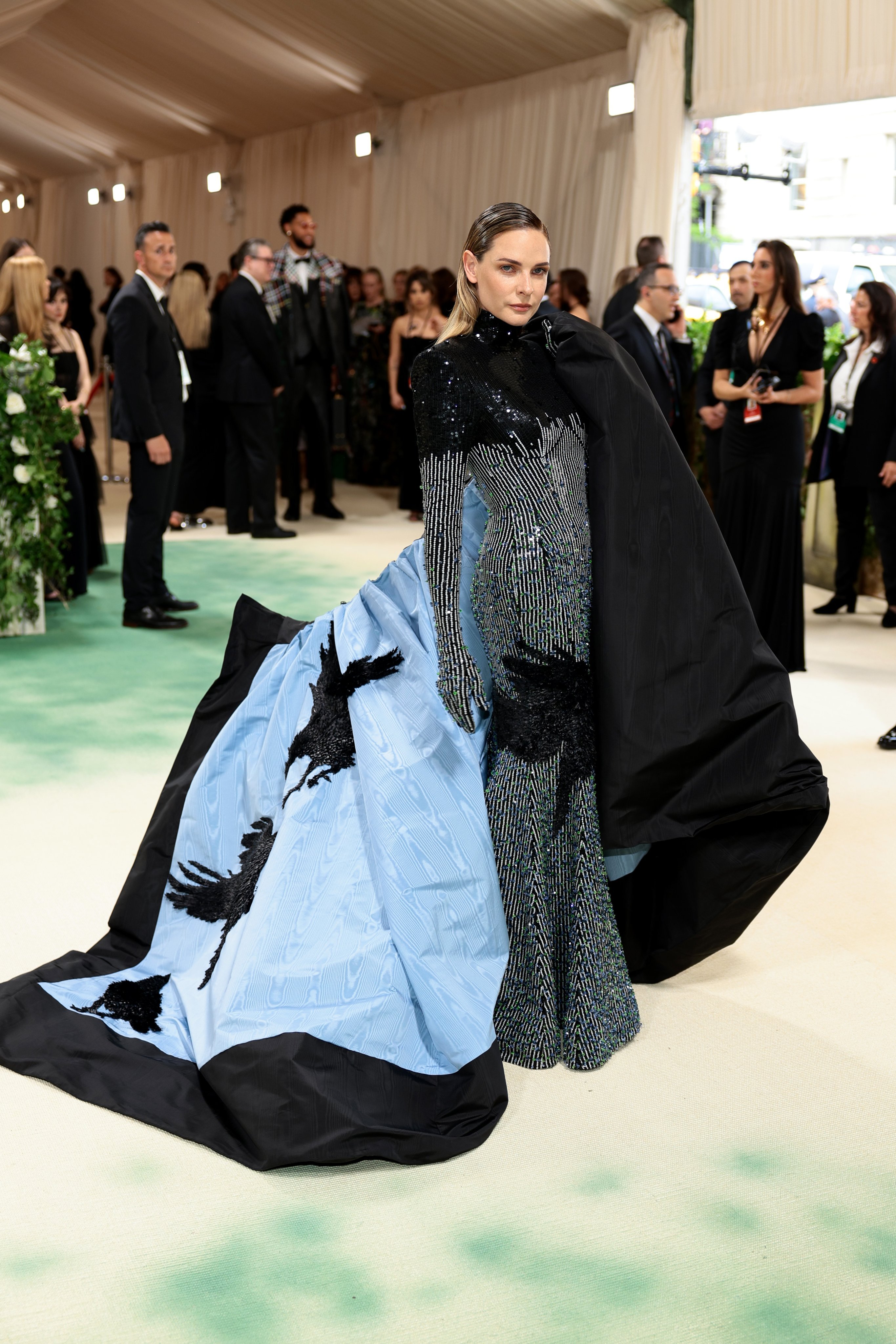 丽贝卡·弗格森的#metgala红毯#造型📷[憧憬]#RebeccaFergu