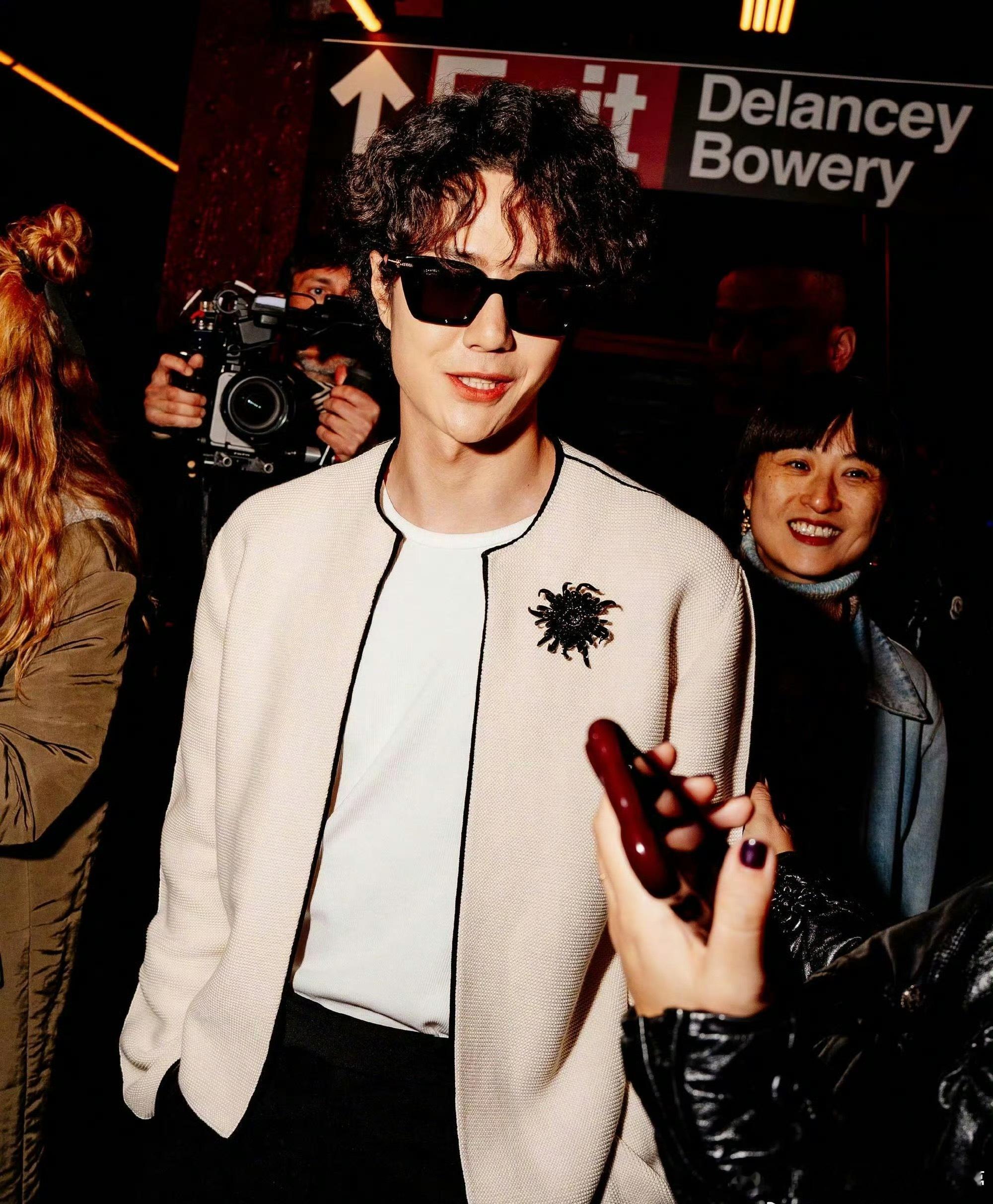 纽约地铁里的高级手工坊大秀，很绝香奈儿大秀