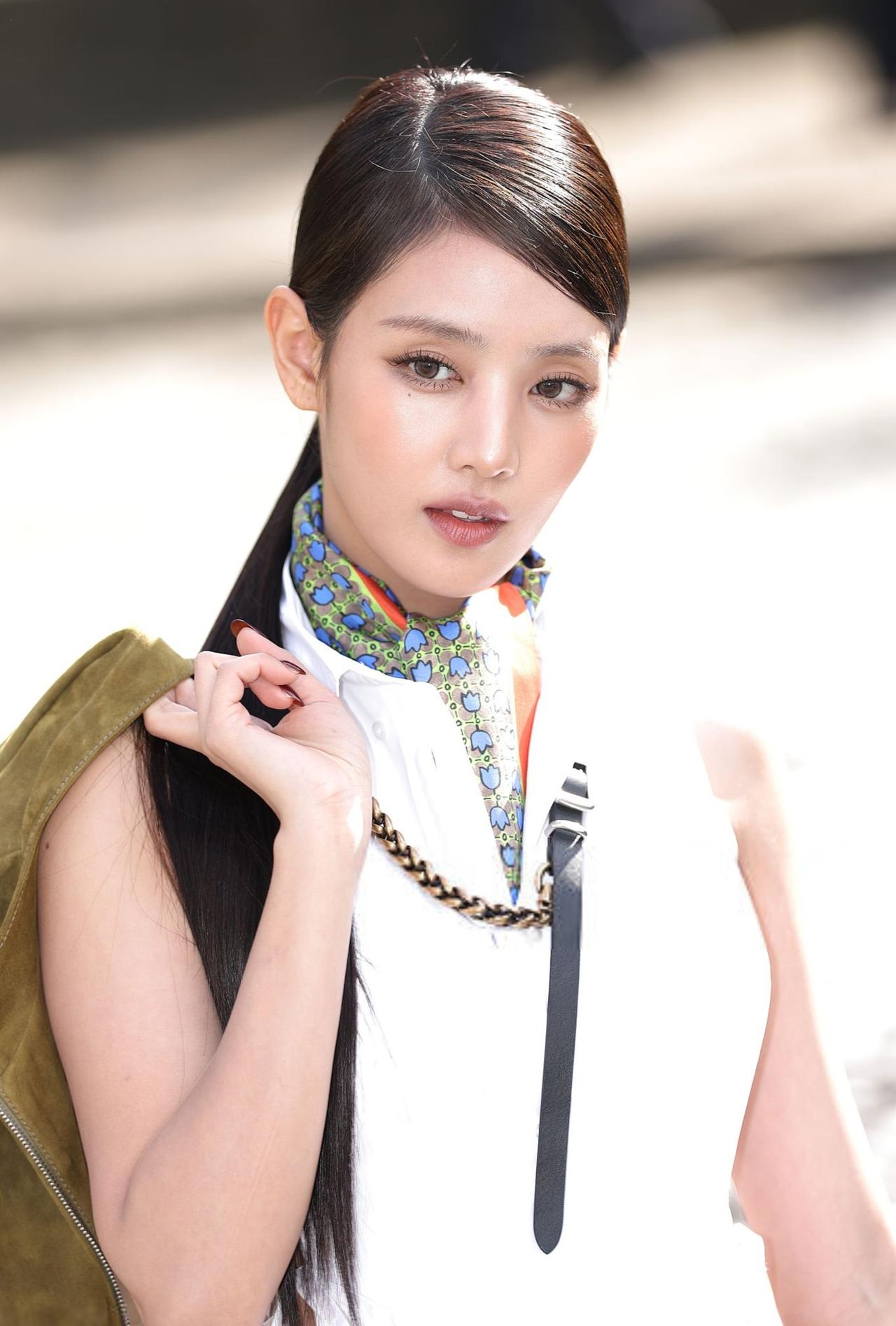 MINNIE 亮相巴黎时装周：