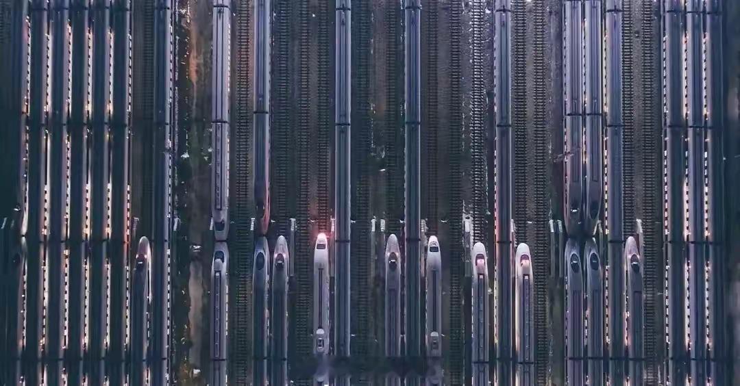 印度大V将武汉动车检修基地，说成是印度的勒克瑙火车站。随便抓一张图，阿三就赢了！