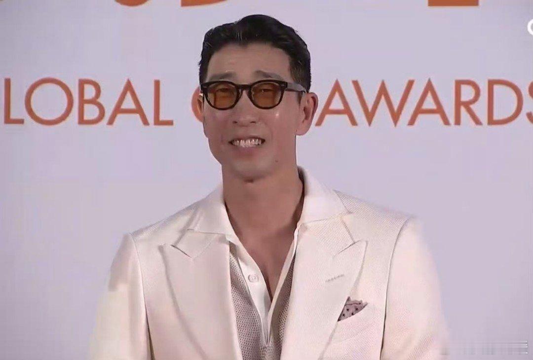 王千源亮相全球流媒体大奖不得不说王千源太牛，亮相全球流媒体大奖，新角色获国际提名