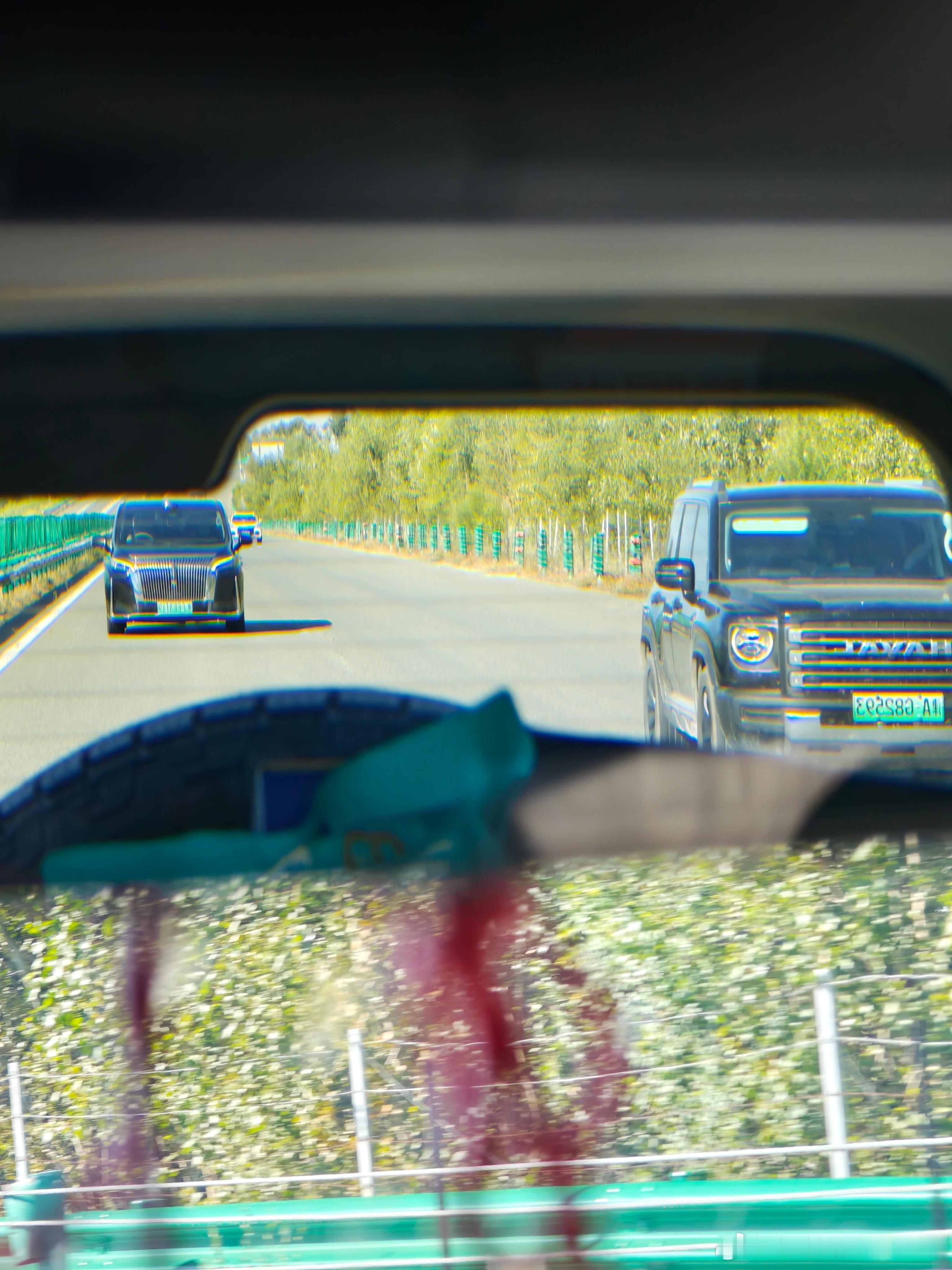 草原长城三神后视镜同框：高山MPV+猛龙+我的坦克300