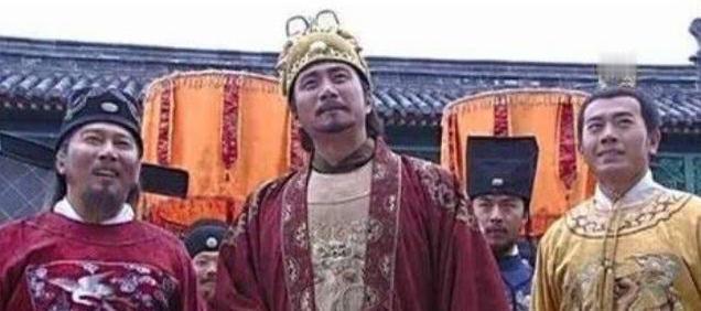 朱元璋去寺庙拜佛，问方丈：“朕要跪下吗?”方丈仅仅回答8个字，救了全寺人。

一