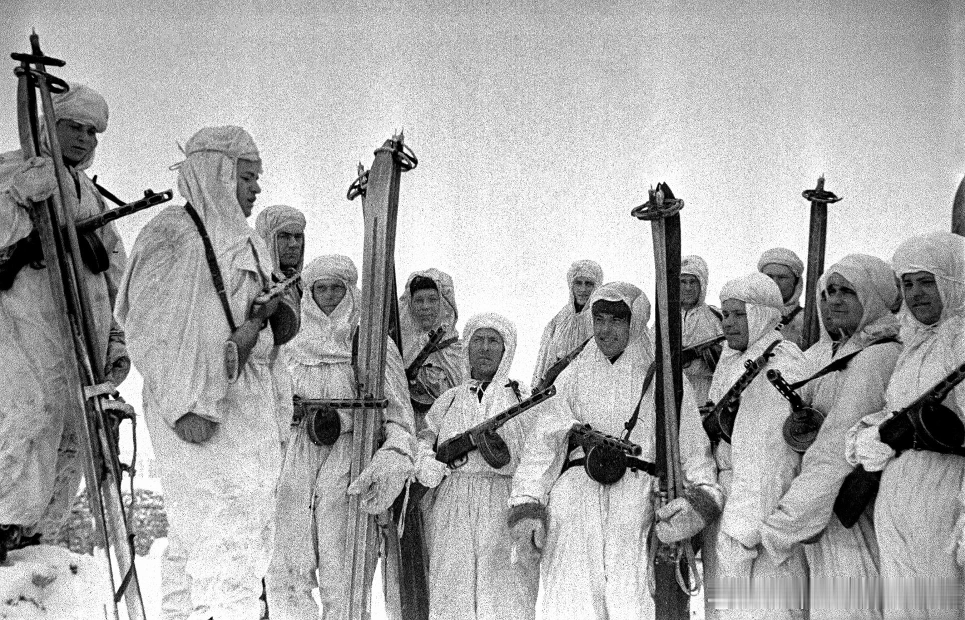 1942年12月苏军沃罗涅日方面军所属滑雪营准备出发军事历史全触达