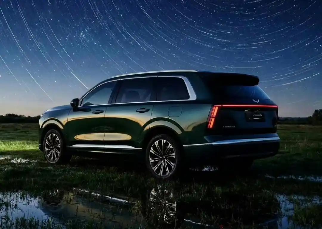 五菱大6座插混SUV“奶爸车”官图发布，预计13万起，网友：“半价理想”来了!