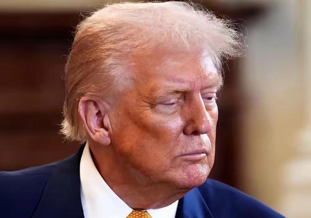 特朗普急了！
直接在社交平台甩出王炸：五月亲自跑一趟中国！

白宫那边的表态更是