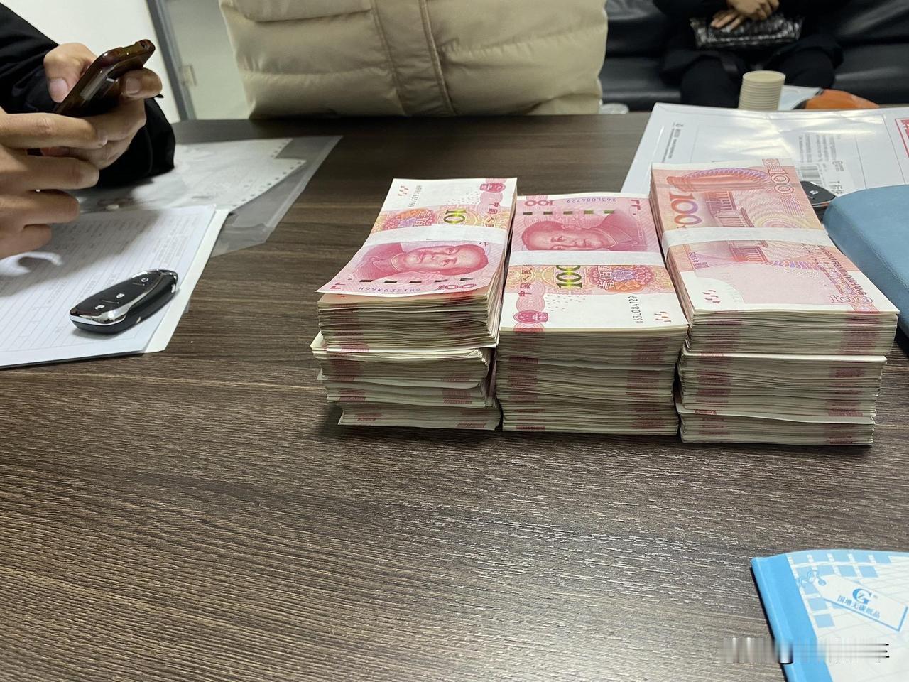 普通人最败钱的方法之一就是买车。

你好不容易、辛辛苦苦几年、十几年挣了存了几万