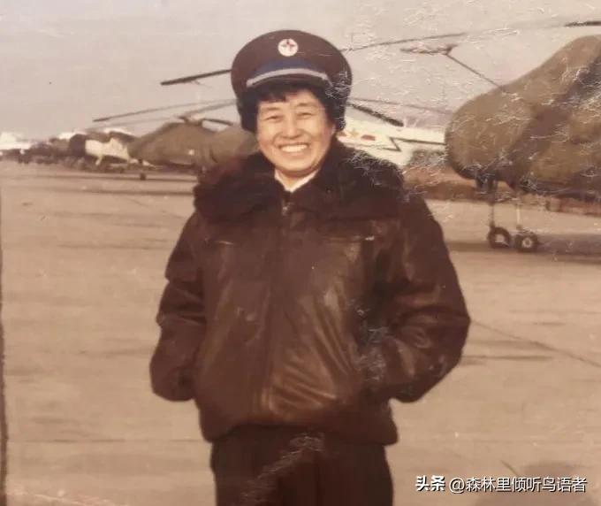 1964年，有位正处热恋中的女飞行员，突然接到命令，要奔赴西北执行一项绝密任务。
