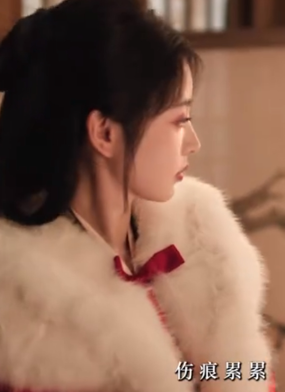 田曦薇闫桉近大远小海报田曦薇嫁金钗的眼神戏田曦薇闫桉近大远小海报，田曦薇嫁金钗的