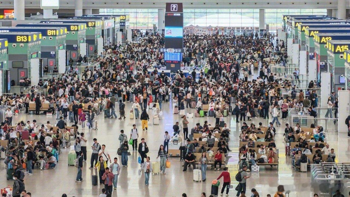 国庆假期超21亿人次出行这个国庆哪都没去，因为学习太紧张了[笑cry]光家教上课