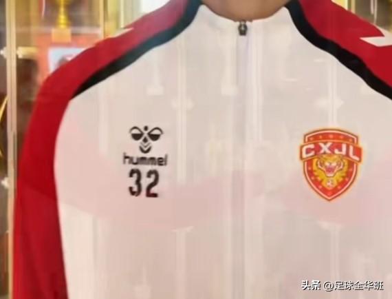 晨星聚力不敌吴川青年，热身赛球衣装备亮相，老队员尝试阵容配合

清明放假第一天，