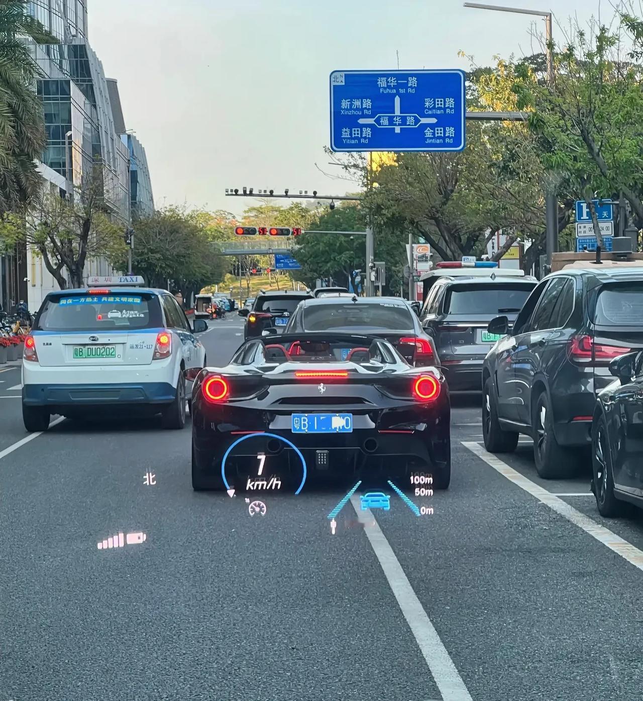 网友说，国产新能源彻底弯道超车了…
右边这辆跑车百公里加速，被左边的出租车秒杀！