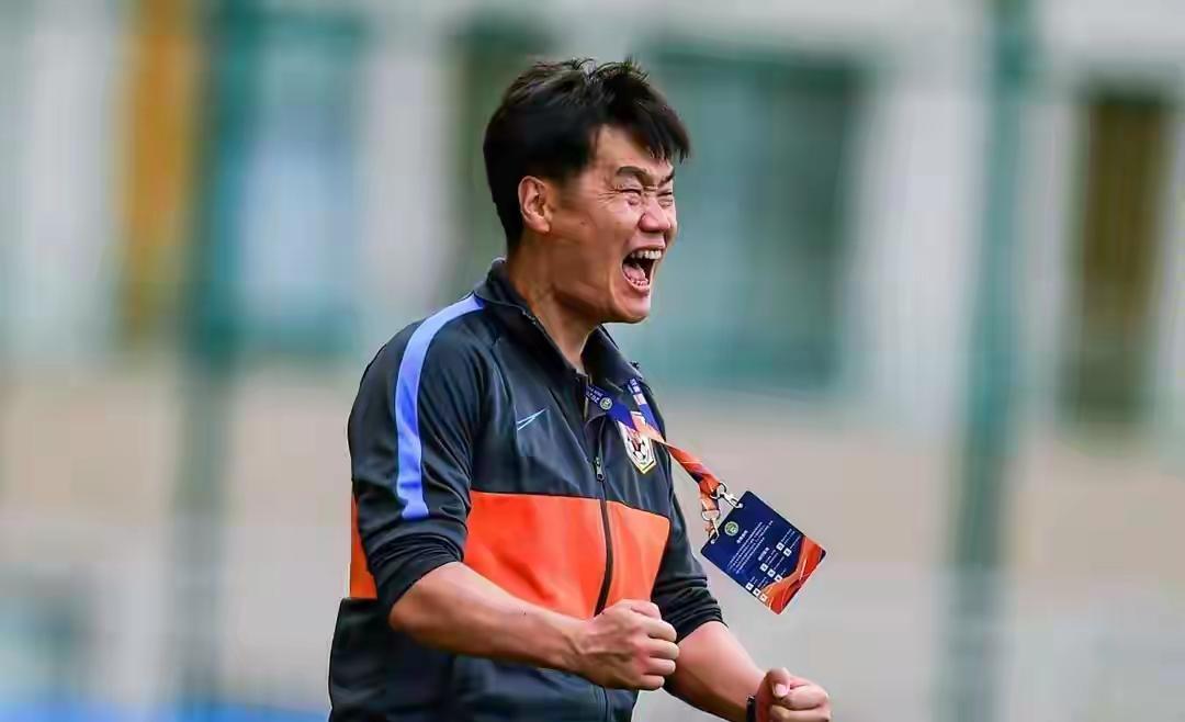 李指导放弃执教家乡球队青岛海牛，宁愿遗憾，不再为俱乐部的内忧外患背锅。

被山东