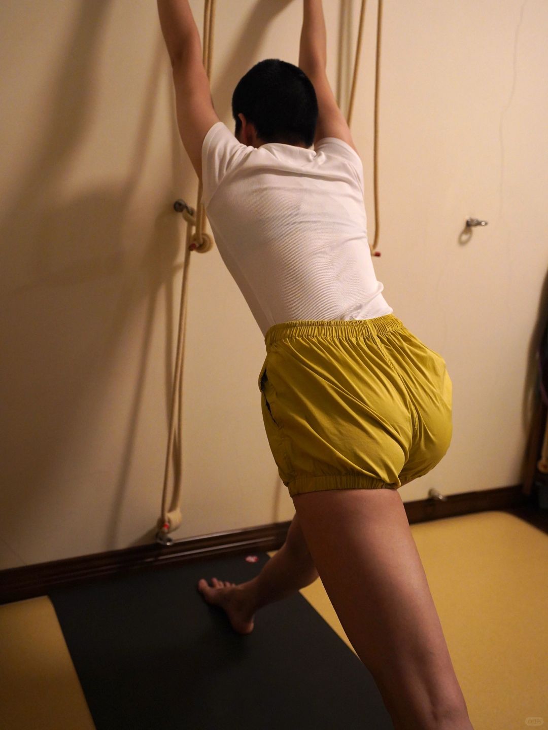 利用墙壁，松解斜方肌