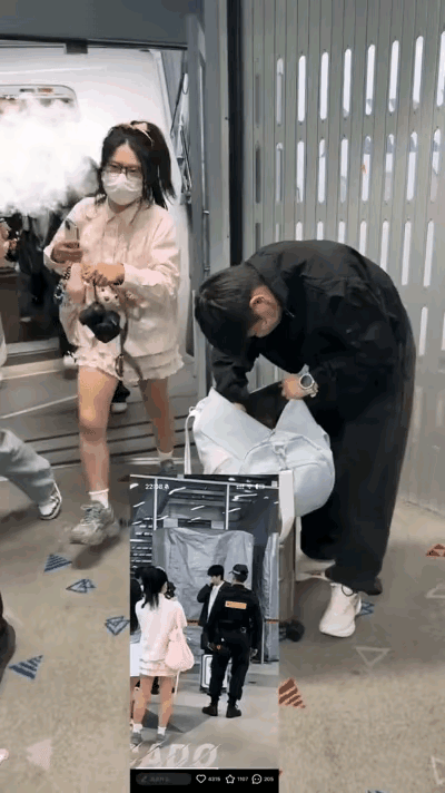 太气愤了！当众辱骂为国争光的运动员，这种行为真的太让人寒心了。
 
人家安安静静