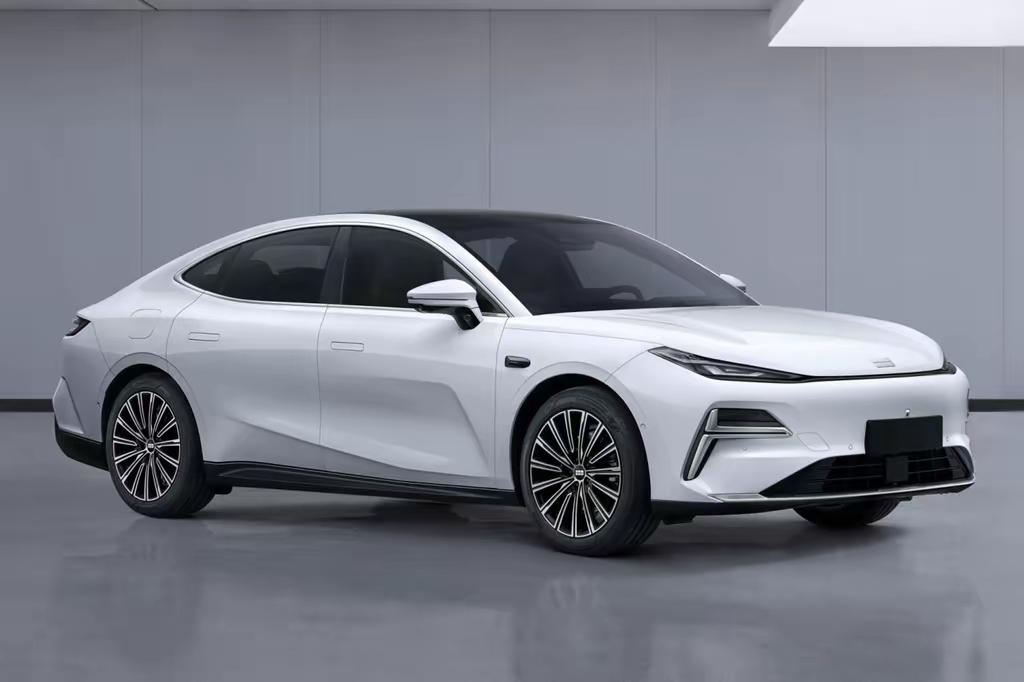 国内车企野心一个比一个大，零跑10年后要冲年销400万台，吉利控股集团也宣布20