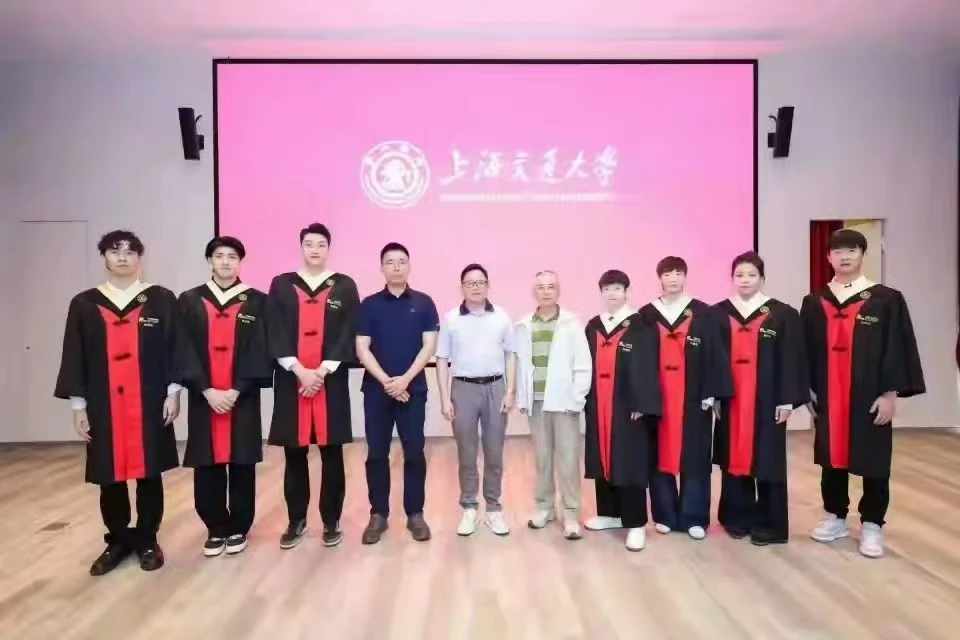 是毕业照啊啊啊啊啊啊啊🎓 孙颖莎