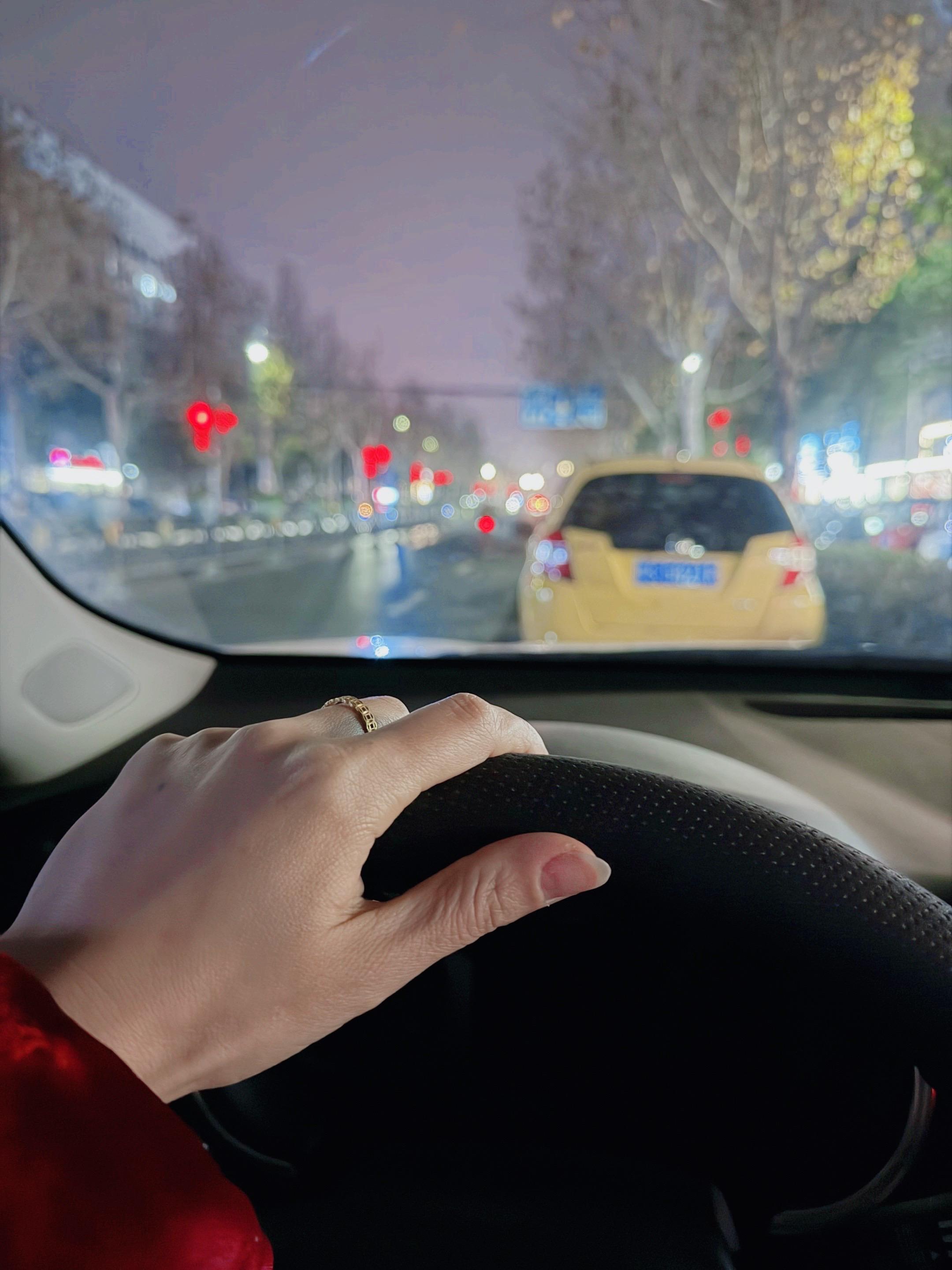 最近总感觉心慌慌的 我好怕你们背着我偷偷存钱过年哦 大家都穷的好好的...