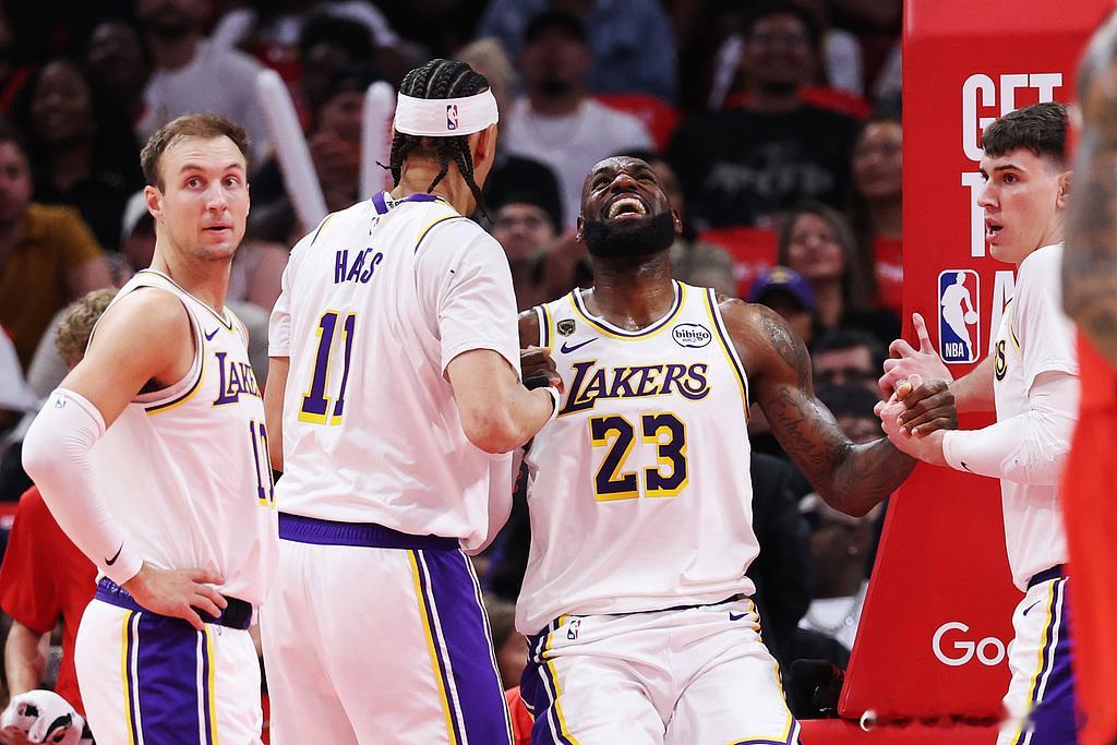 湖人G4惨败火箭，大比分变为3比1，赛后詹姆斯主动揽责：“很明显，问题从我开始。