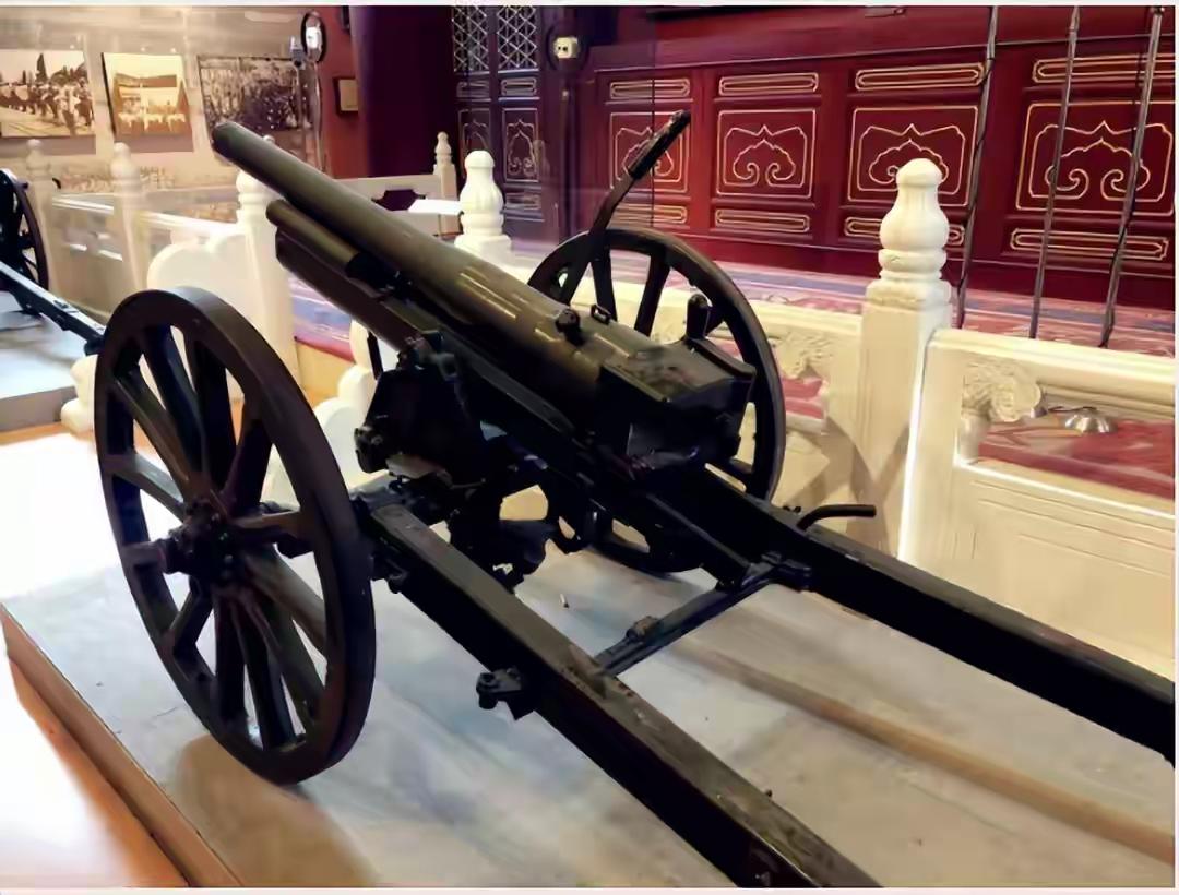 毛泽东五次“破界”：不随国际惯例，为何反而立住中国脊梁？
 
1949年开国大典