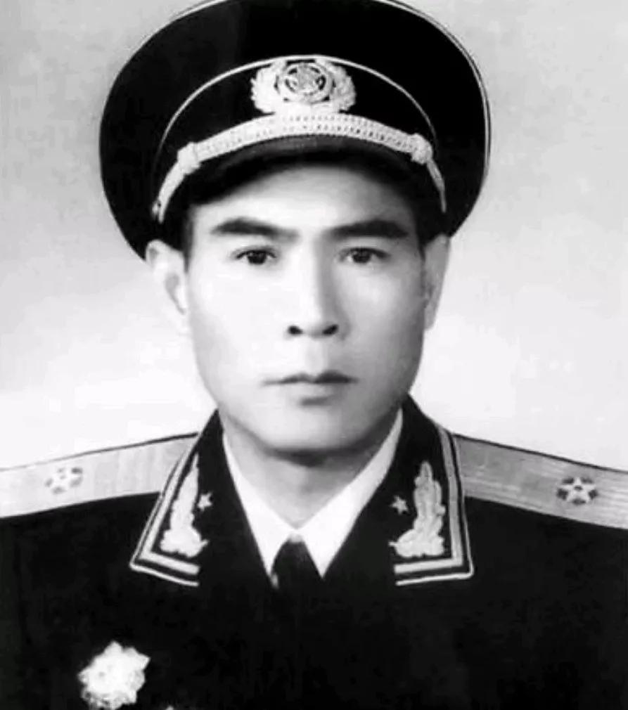 开国少将马龙，1912年出生，1927年参加农民协会赤卫队，1928年以秘密交通