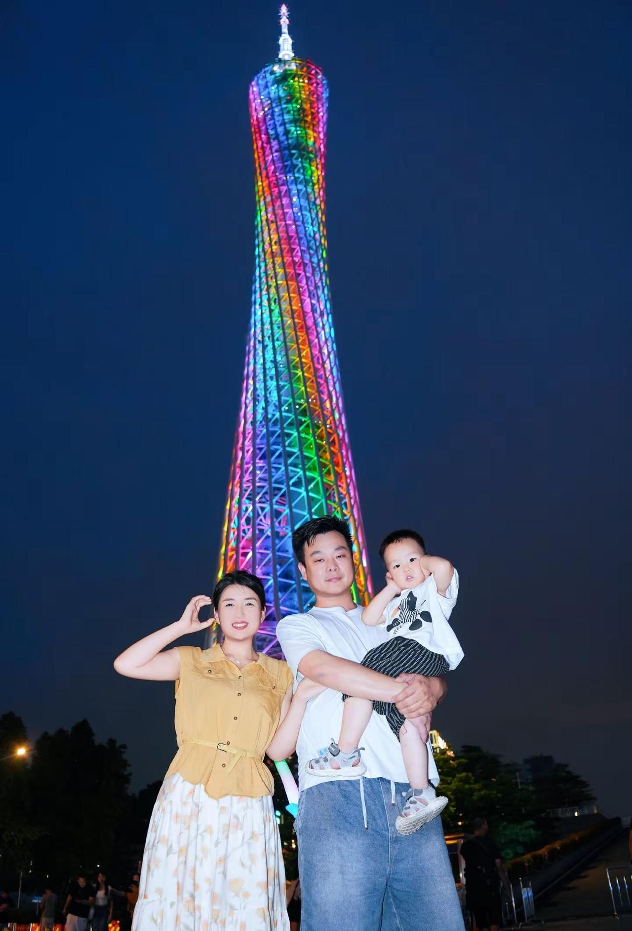 📍GuangZhou｜广州塔凑个热闹，挤趟人海，看看广州的小蛮腰，吹吹珠江的晚