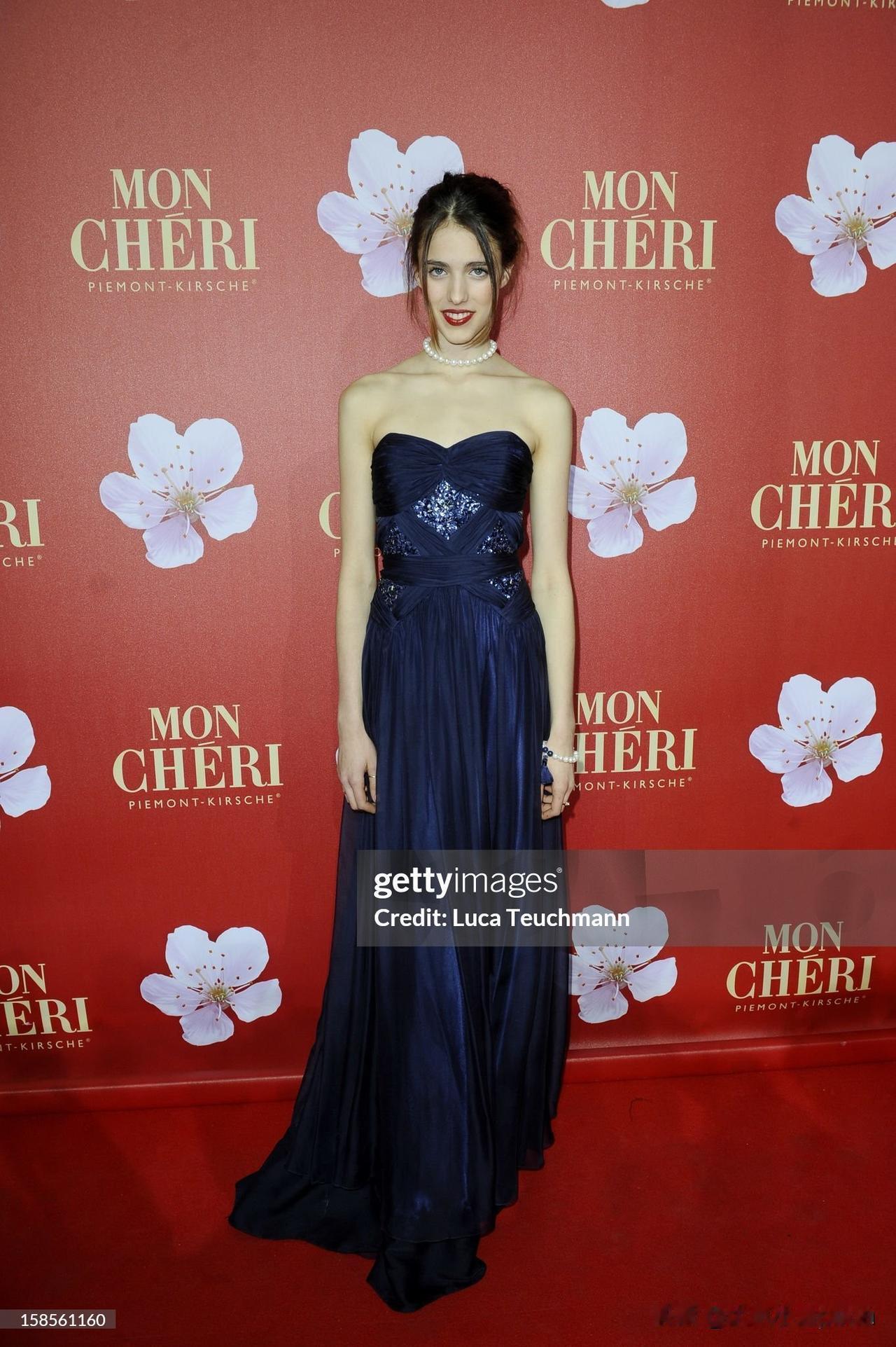 Margaret Qualley这姑娘确实挺像公主啊！
她身上那种贵气感不是硬拗