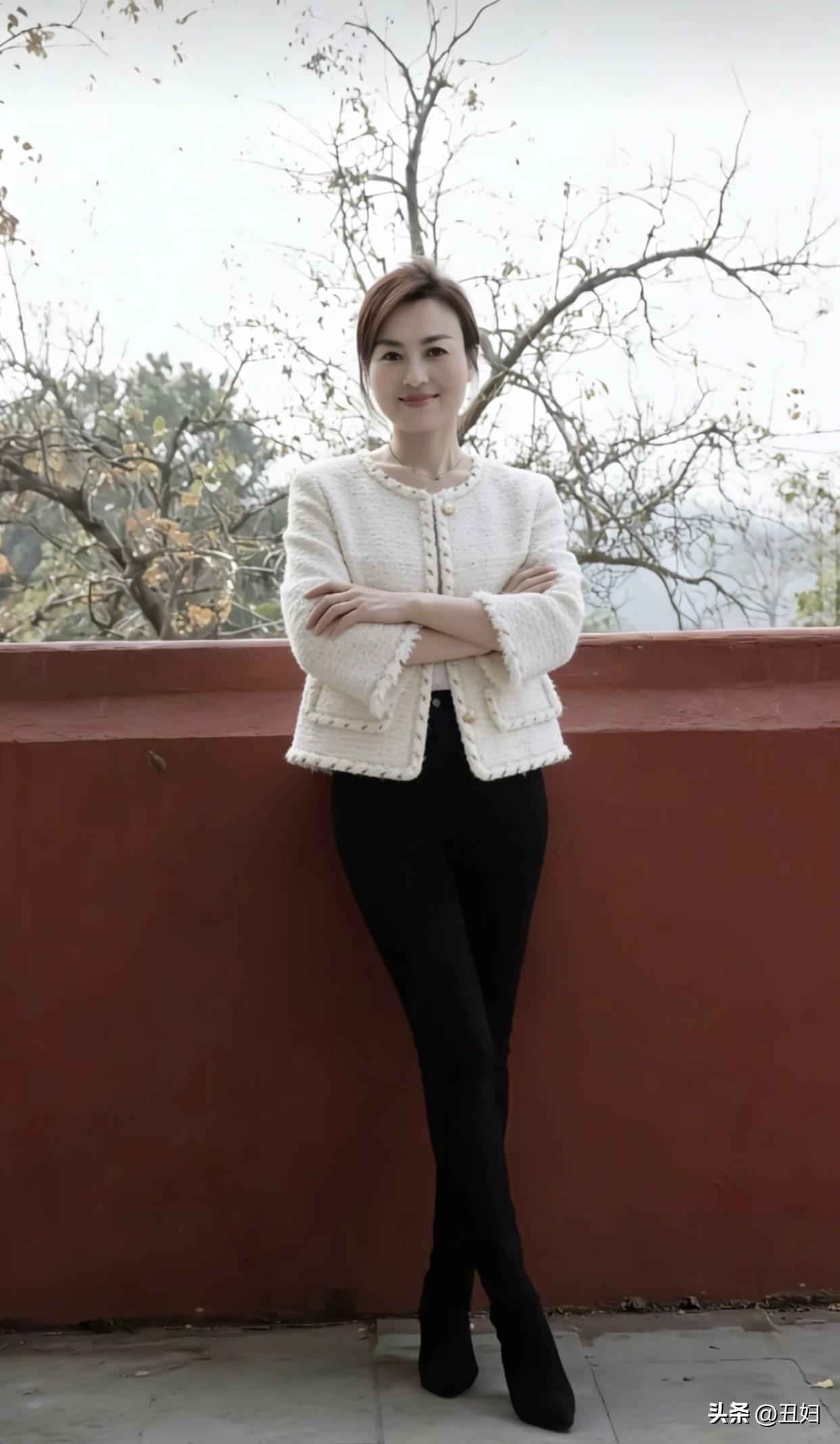 还有独立的女人也超有魅力。比如格力的董明珠，她凭借自己的能力和魄力，把格力打造成