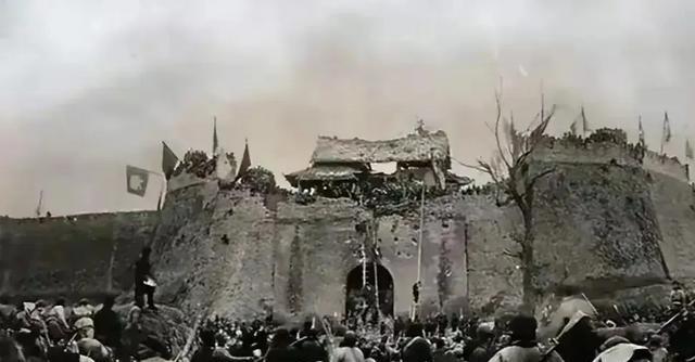 1929年初，马仲英部经甘南草原进入青海湟源，暗中勾结驻守湟源的宁海军骑兵营营长