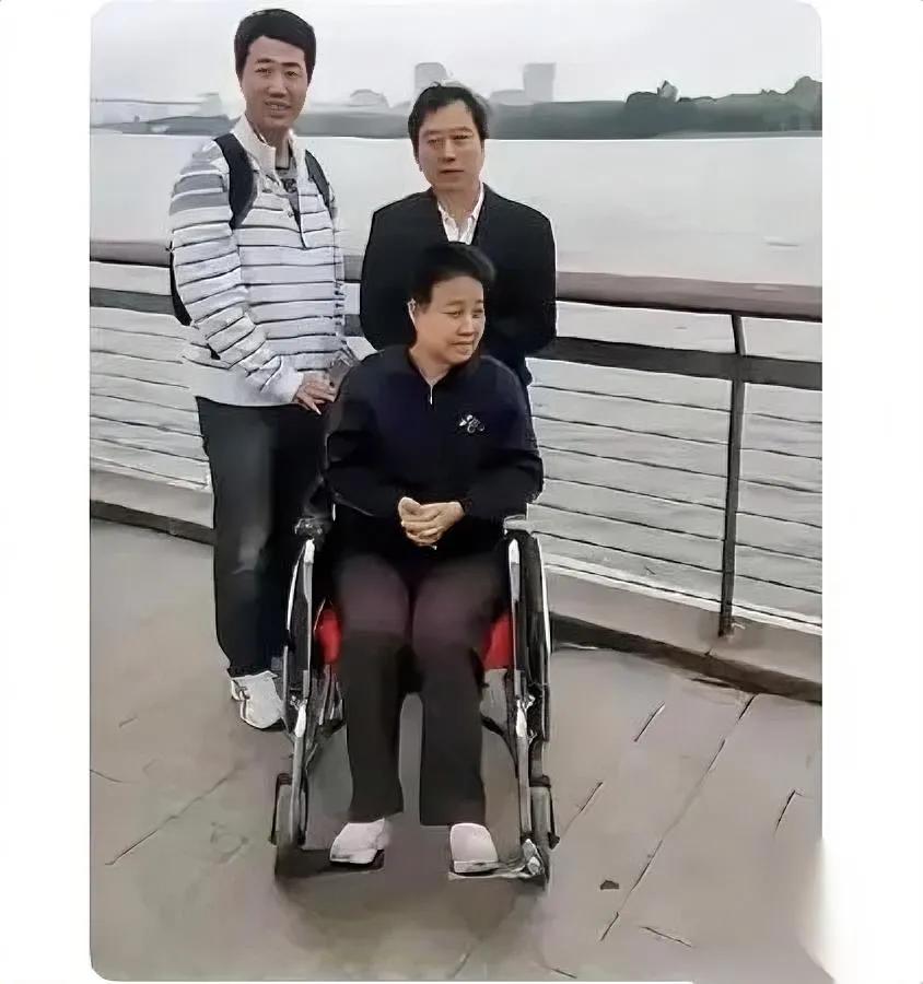 你见过骗了12年的“假儿子”吗？

骗子是上海民警姜经纬，“被骗”的是山西吕梁的