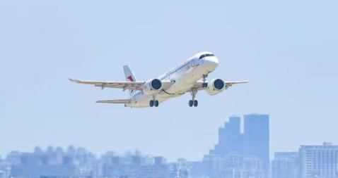 自生自灭吧！
不听劝非要去日本，
就留在那边吧!


航班停运，
旅日游客被困机