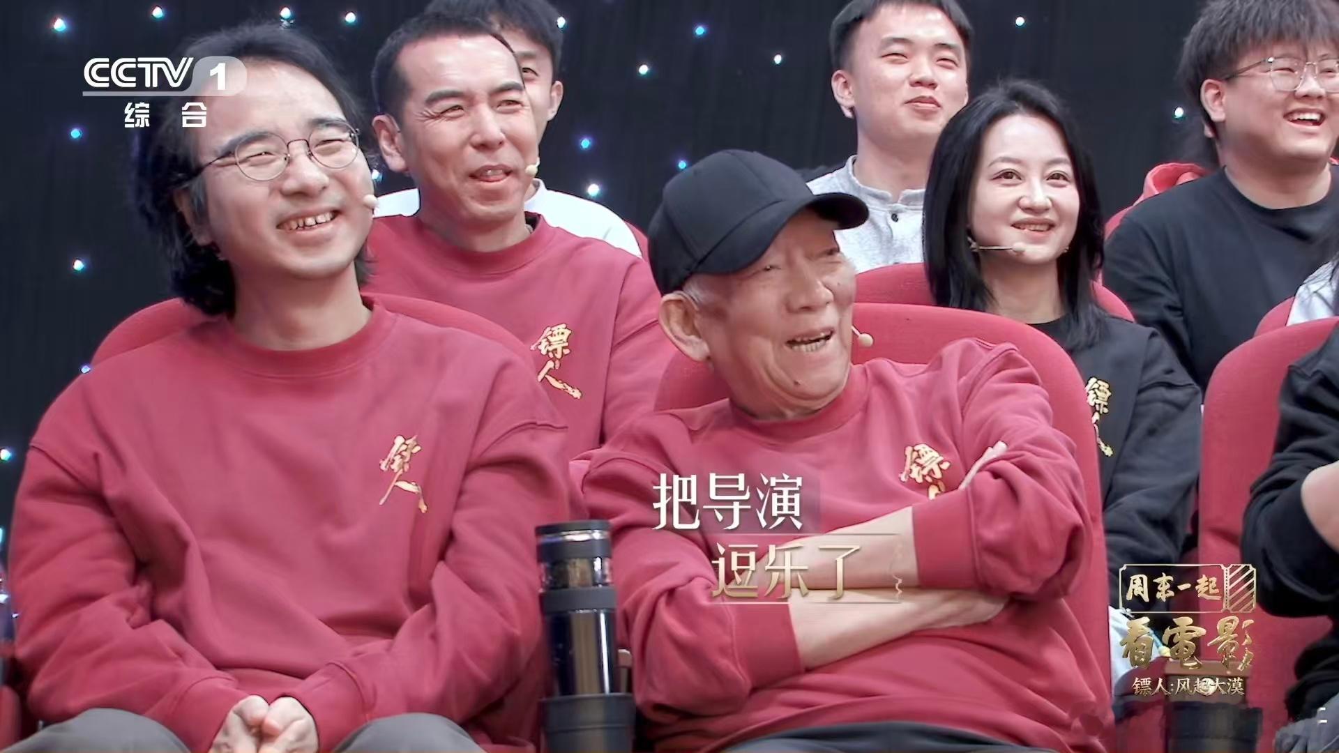 撒贝宁吴京猜拳神同步吴京和撒贝宁猜拳全程同步，就算背身也没打破默契，看着太有意思