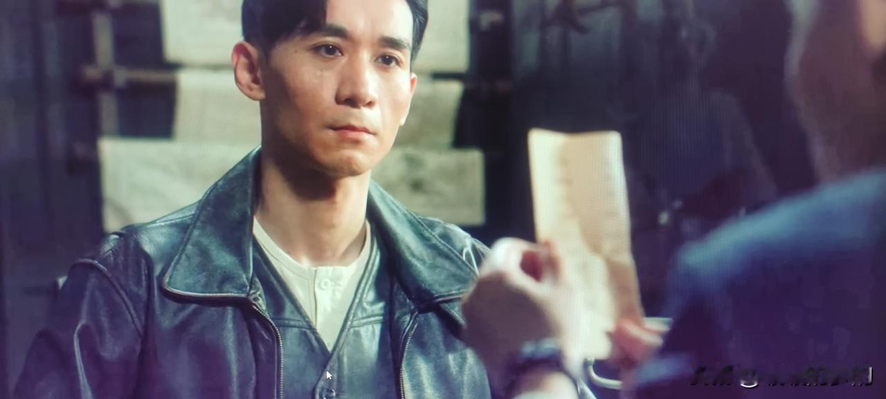 看完《沉默的荣耀》我有两个疑问：
第一个：老郑是一个经历过长征，从血雨腥风中走出