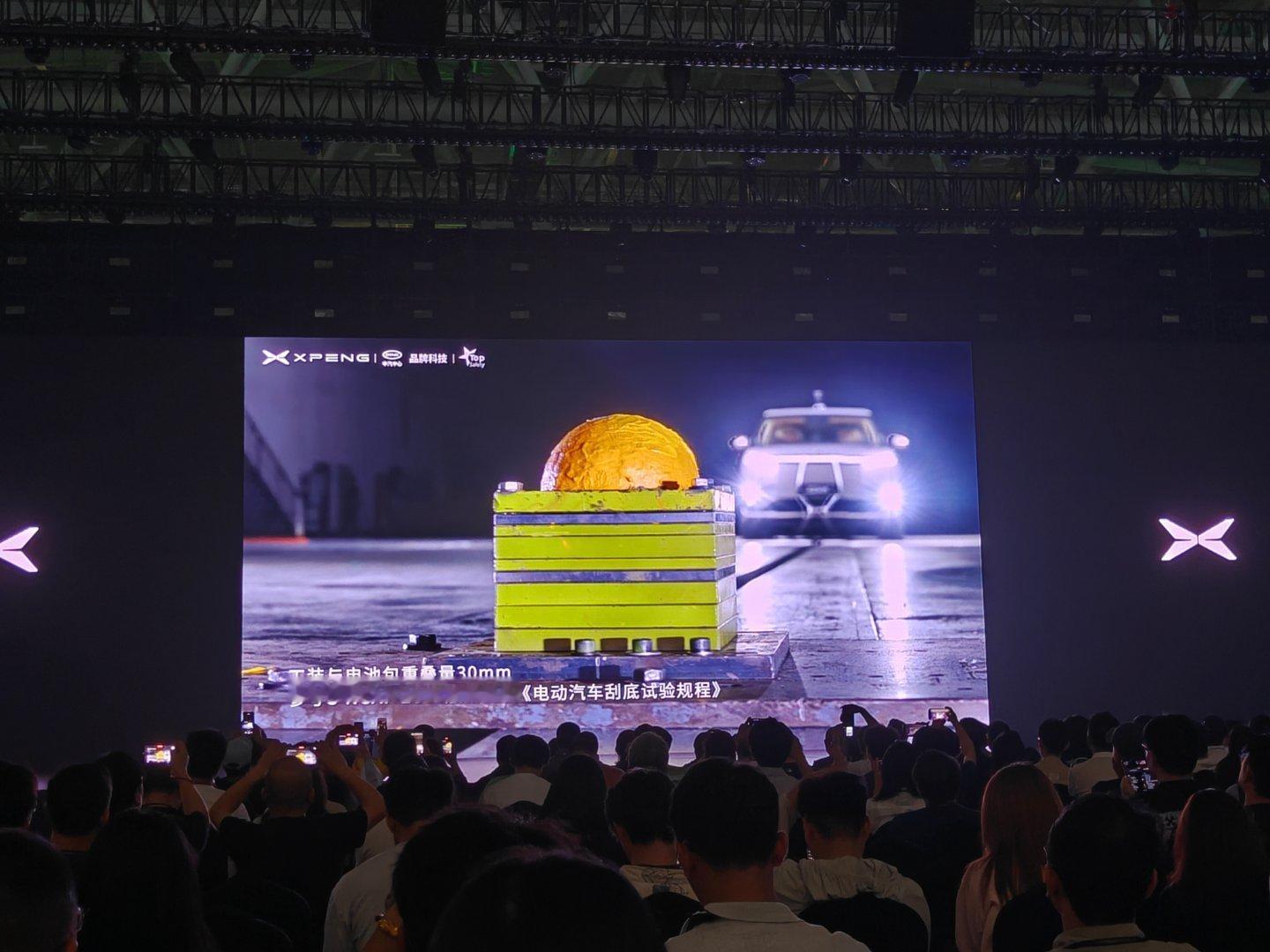 小鹏GX今晚正式开启预售，39.98万起，纯电/增程同价！作为SEPA 3.0架