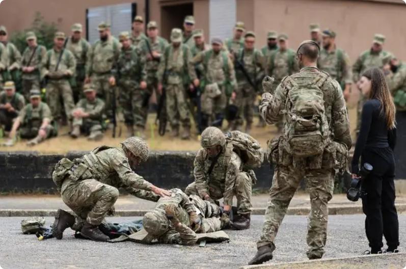 不怕事大，英国将在基辅开设防御中心，增加对乌克兰的军事、能源和部队支持
英国将在