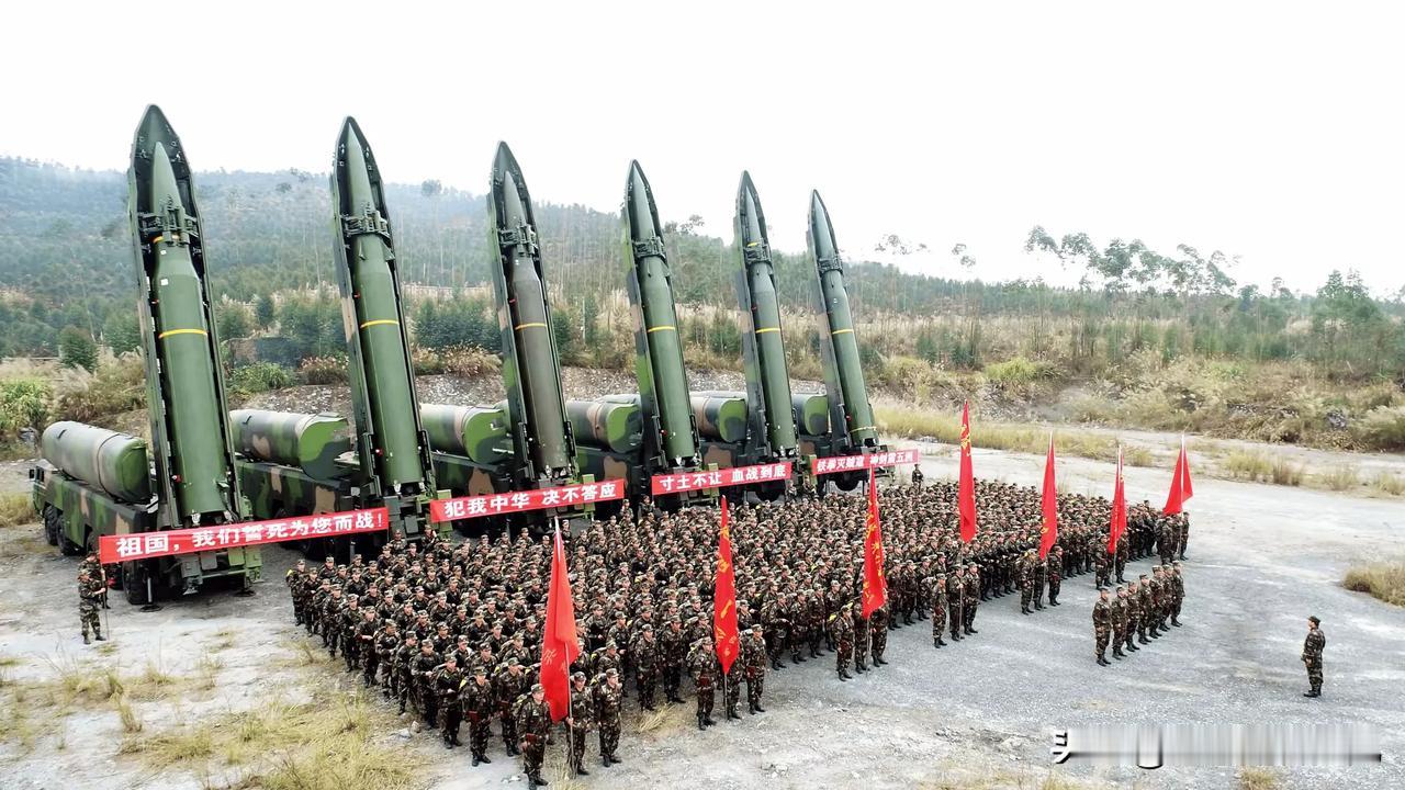 东风-41洲际弹道导弹

• 射程超过14000公里，可覆盖全球大部分地区，是我