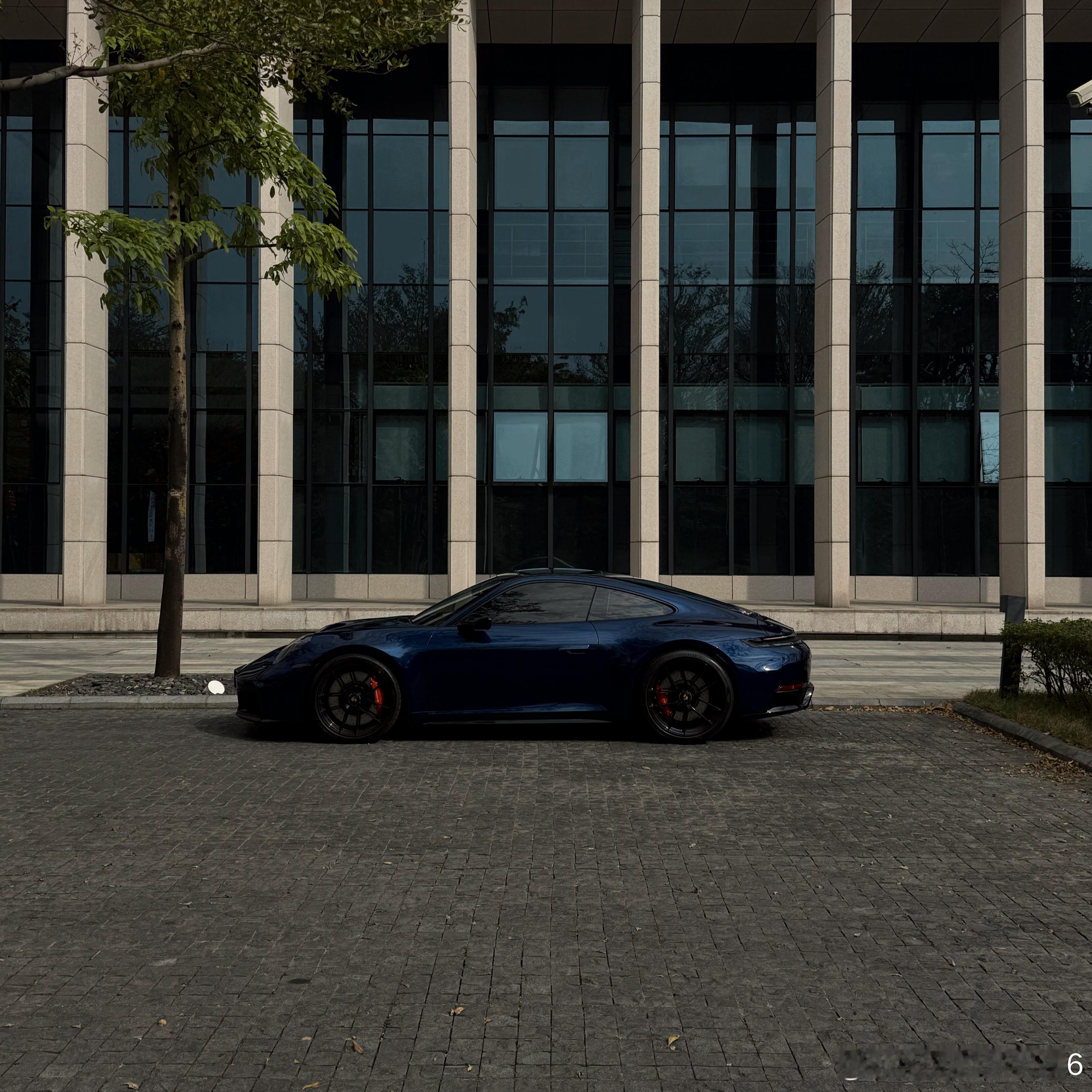 “混合動力”911 佛山·世纪莲体育中心