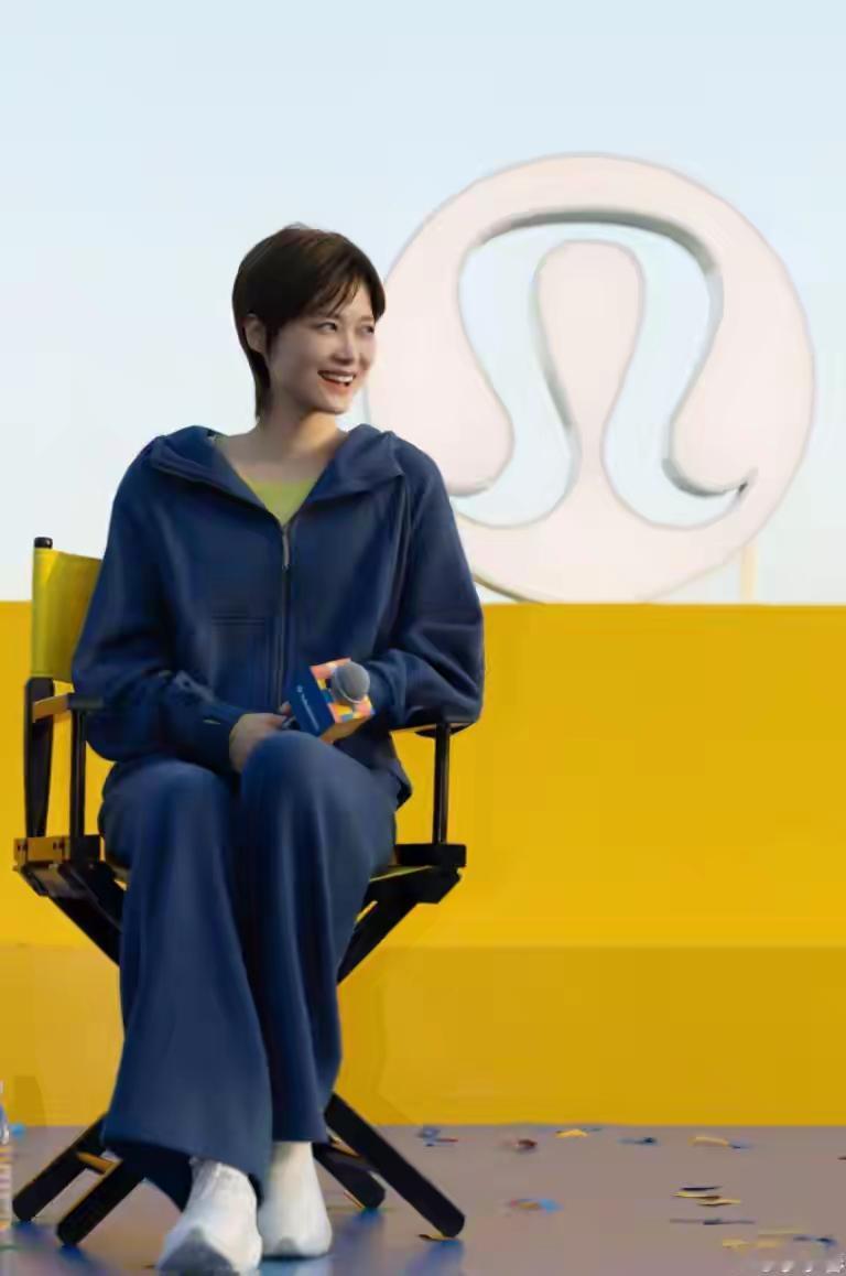 李宇春为什么不结婚？
比起她没有结婚来，更神奇的是她从来也不找男朋友，也不谈恋爱