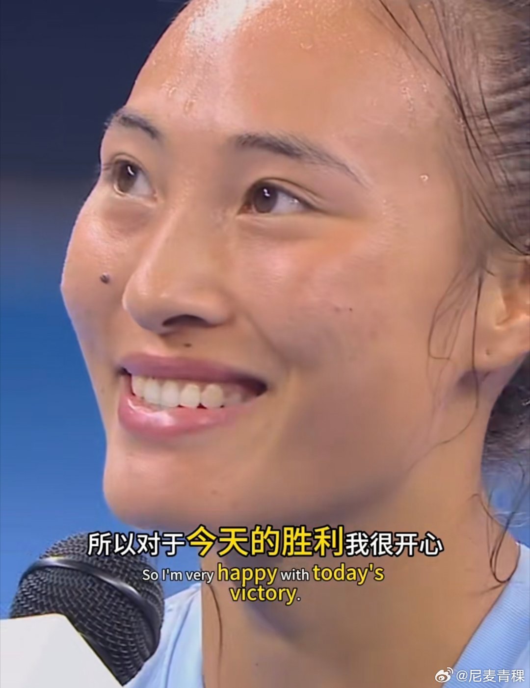郑钦文中网2比0战胜阿明戈 7月初温网之后接受了右肘手术的郑钦文迎来三个月以来的