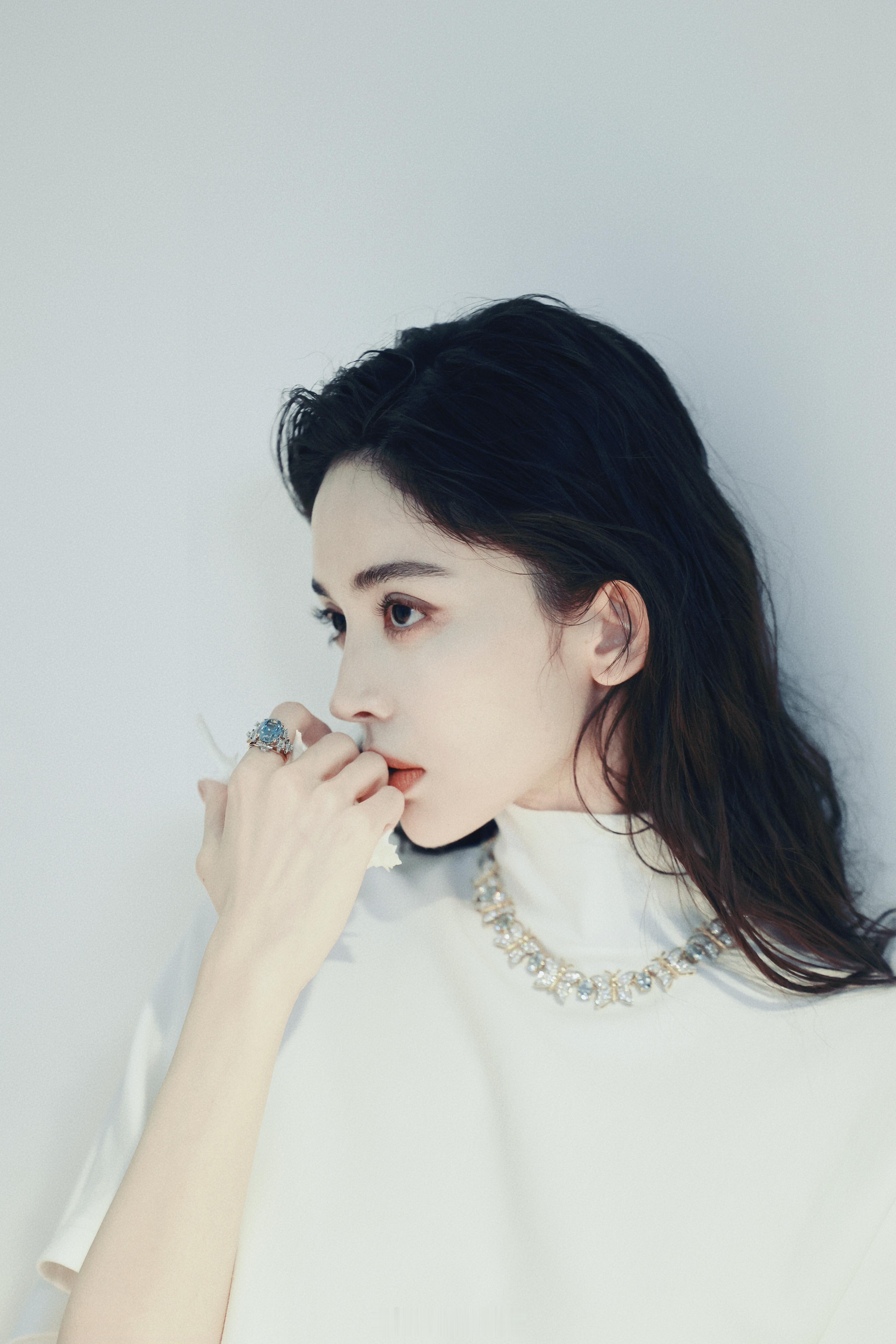 张张出大片，娜扎不愧是新疆维纳斯女娲，我有点事想找你… 