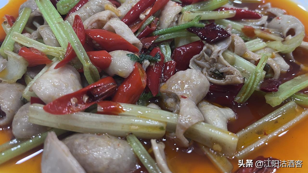 拍美食，是记录生活仪式感，分享治愈情绪，晒品味与烟火，藏着对生活的热爱。