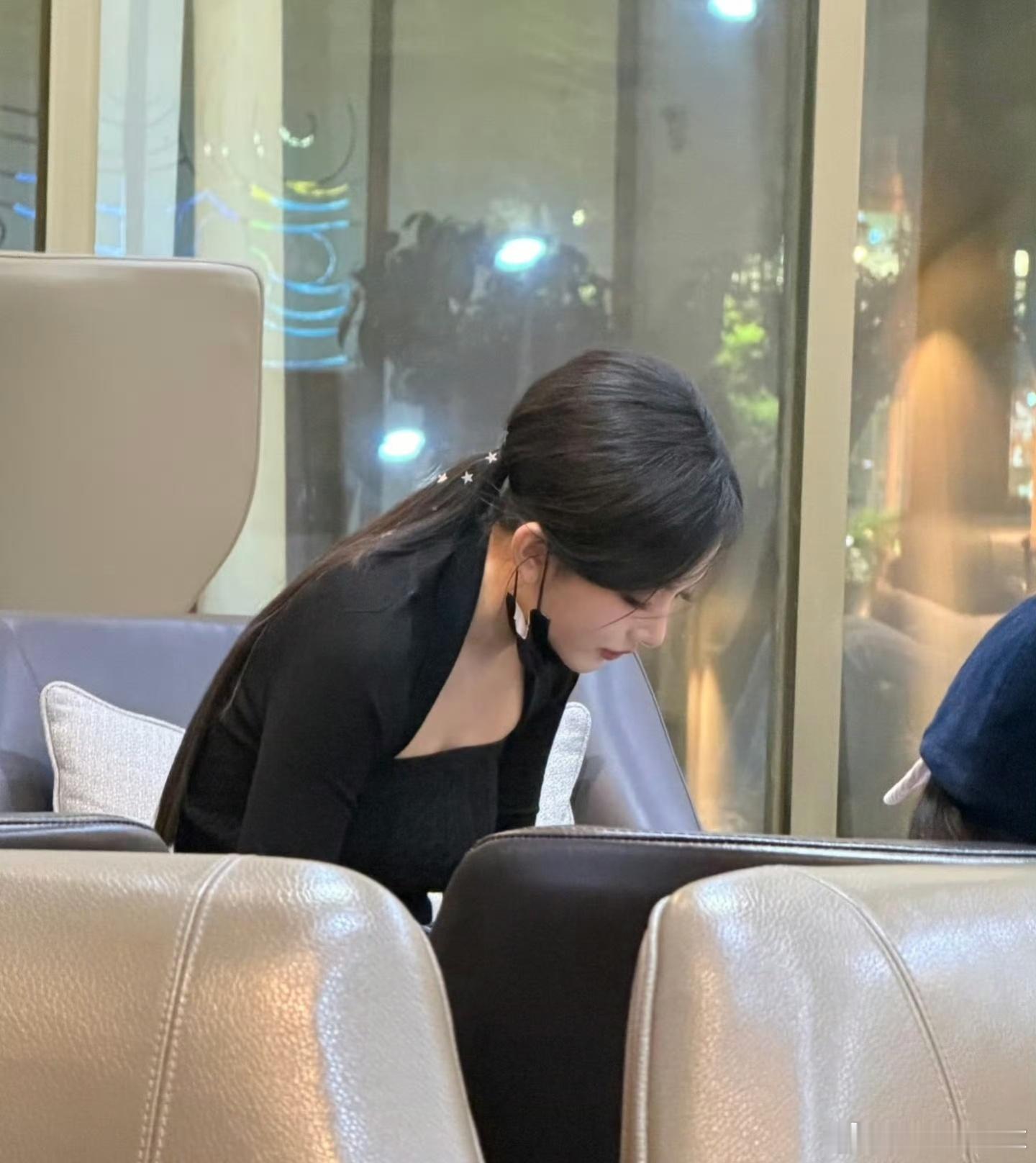人，一定要让自己美起来。 